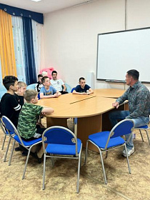 Депутат ЗС Евгений Сарсенбаев оказал помощь организациям, занимающимся поддержкой детей в Ангарске